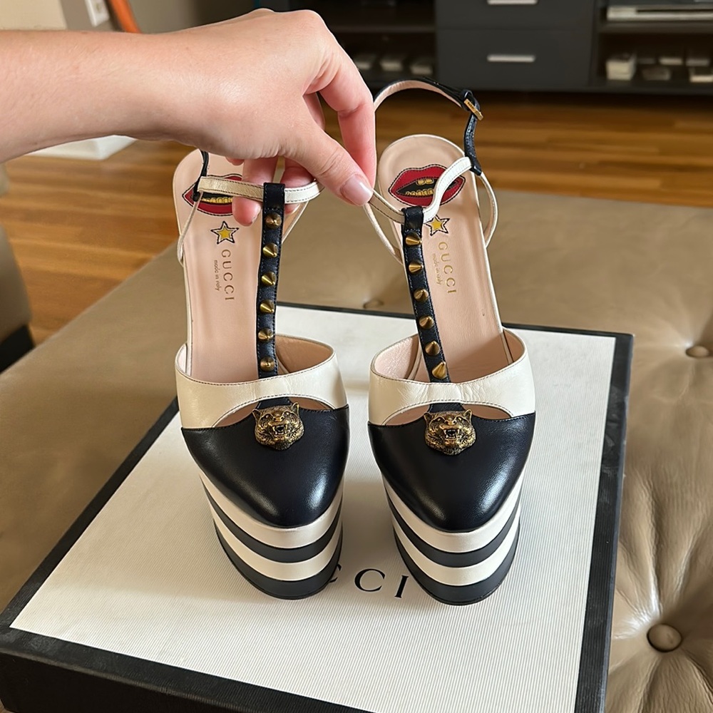 Gucci platform pumps high heels border upper studs shoes navy leather.